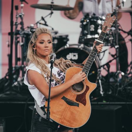 Artist - Megan Moroney Live 3