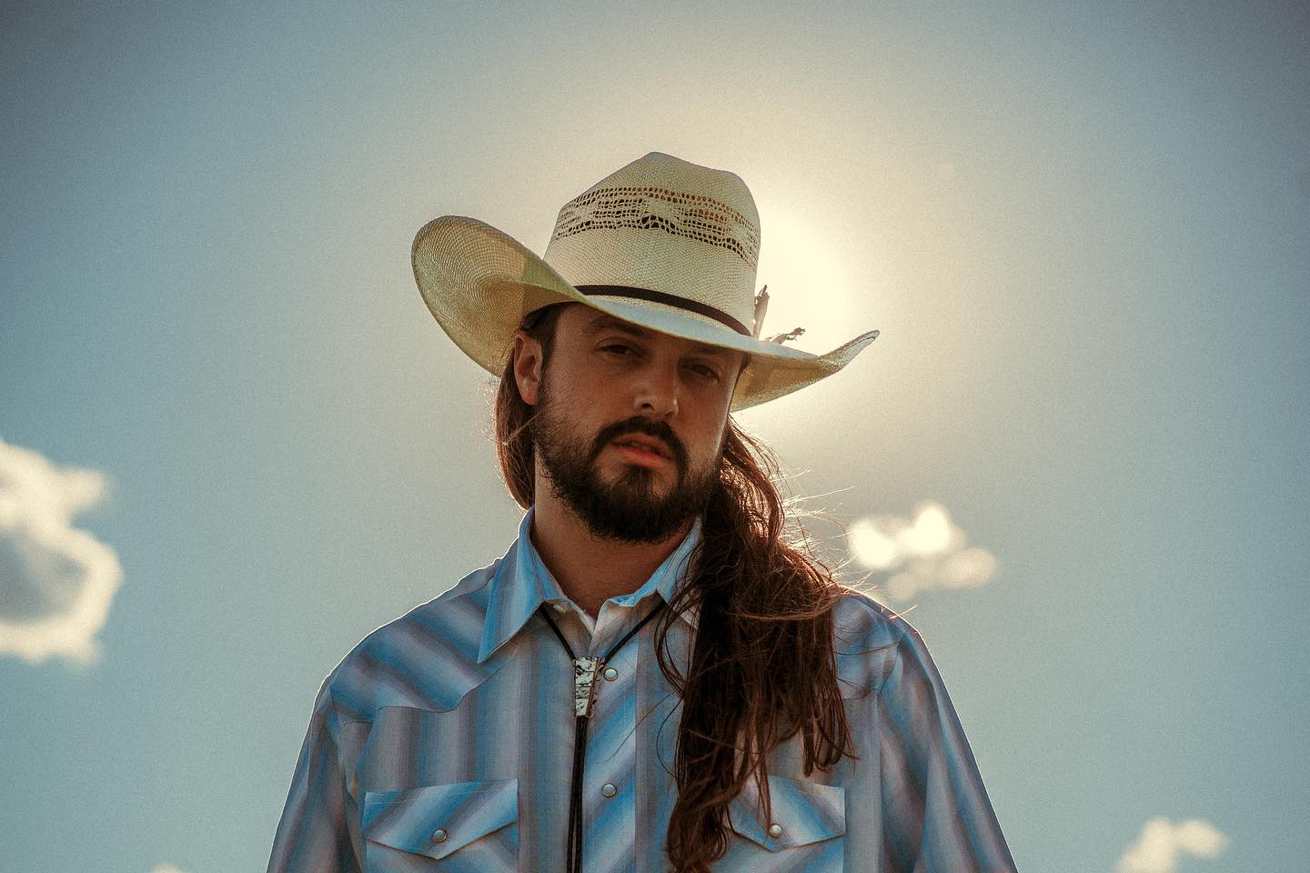 Ian Munsick to Headline Iconic Red Rocks Amphitheatre in 2024 Holler