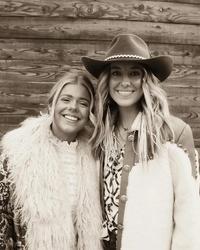 Anne Wilson and Lainey Wilson performing together