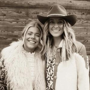 Anne Wilson and Lainey Wilson performing together