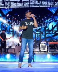 Darius Rucker performing live