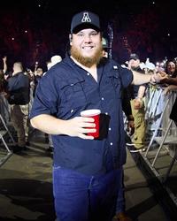 Artist - Luke Combs 17