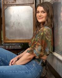 Mae Estes press photo 2026
