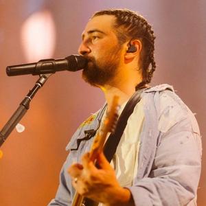 Noah Kahan performing in 2026