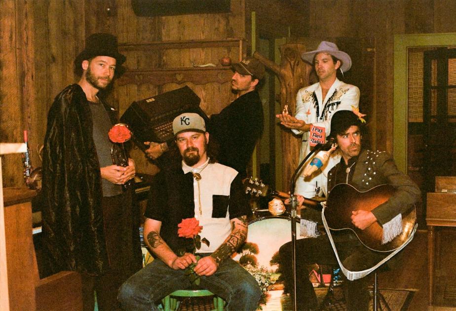 The Deslondes Premiere Intimate In-Studio Video for Swaggering New Song, 'Moving'