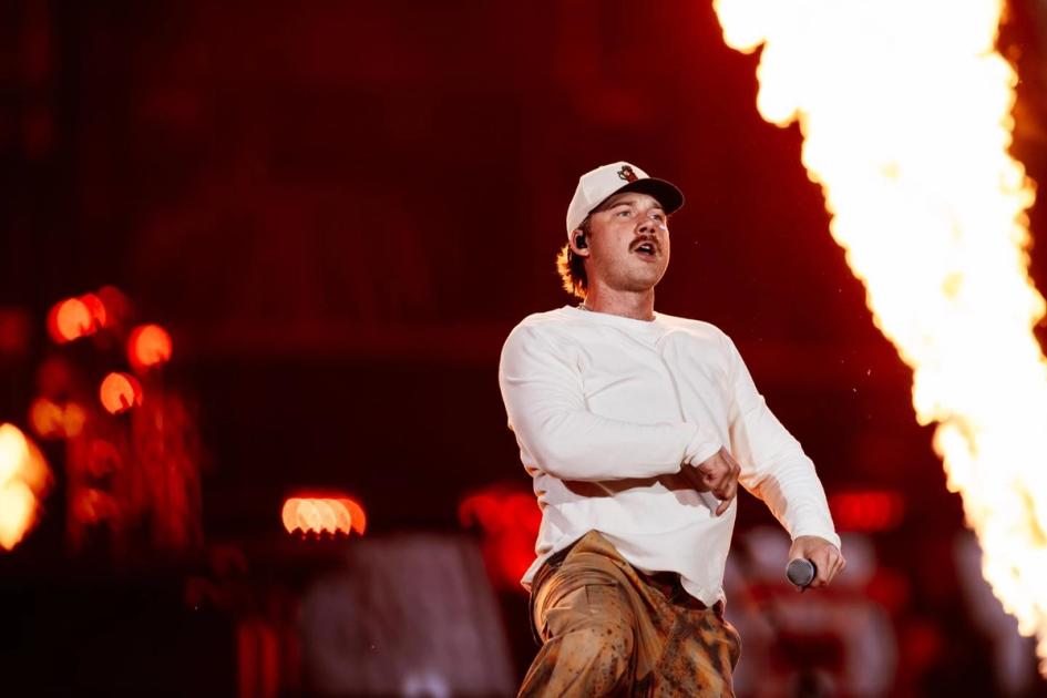 Wallen Walks Out with His Band for Final 2024 TourStop in