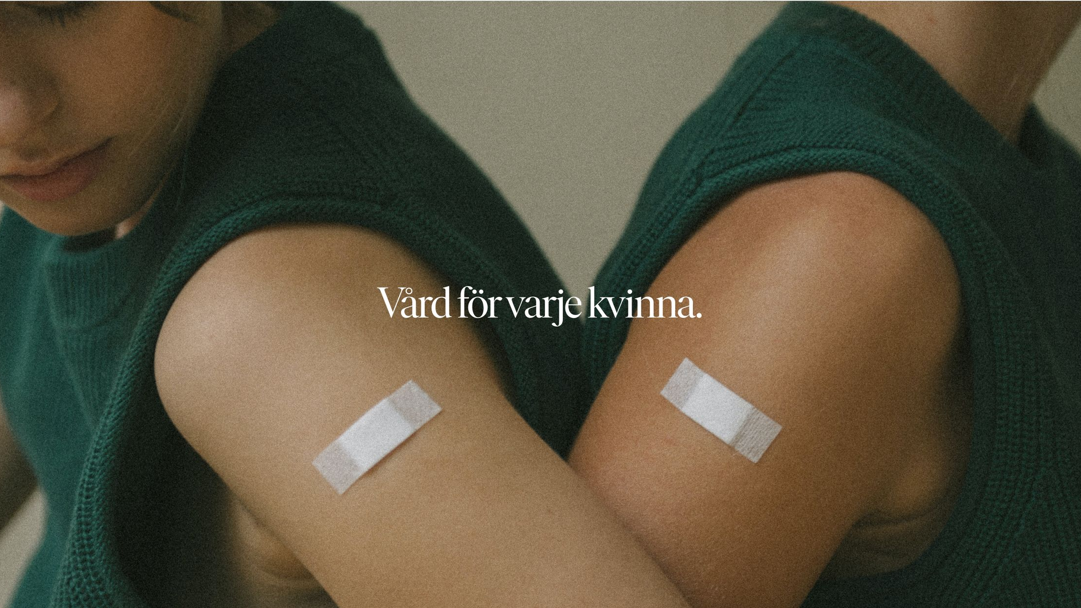 Two arms in green tops, each with a bandage on the upper arm. Text: Vård för varje kvinna.