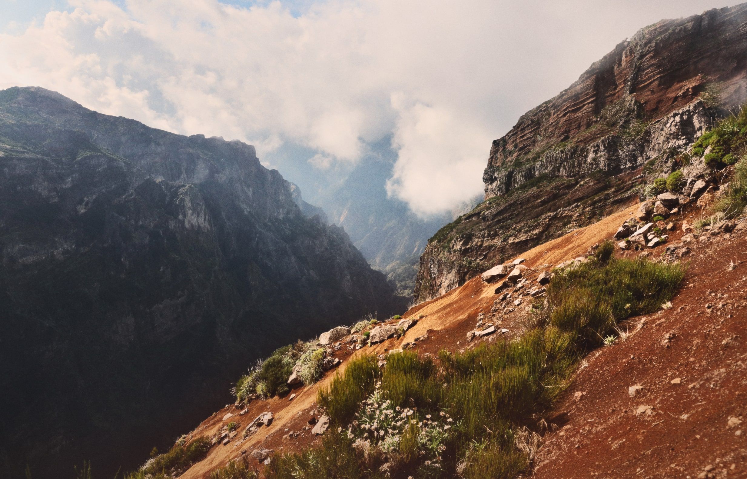 Landscape image from the Head into space concept showing H&M trailwear in a vast outdoor place