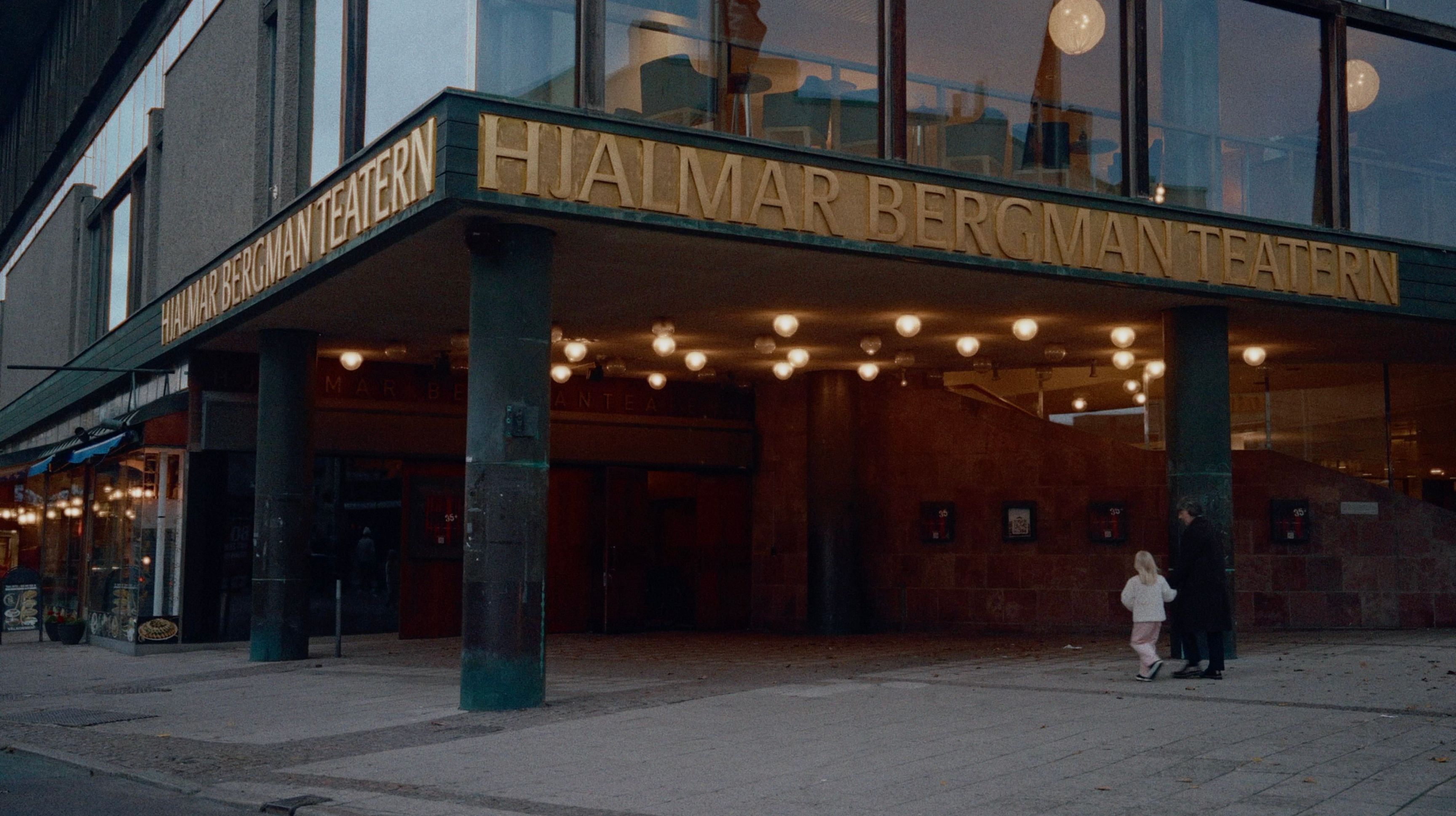Örebro campaign photograph set at a theatre