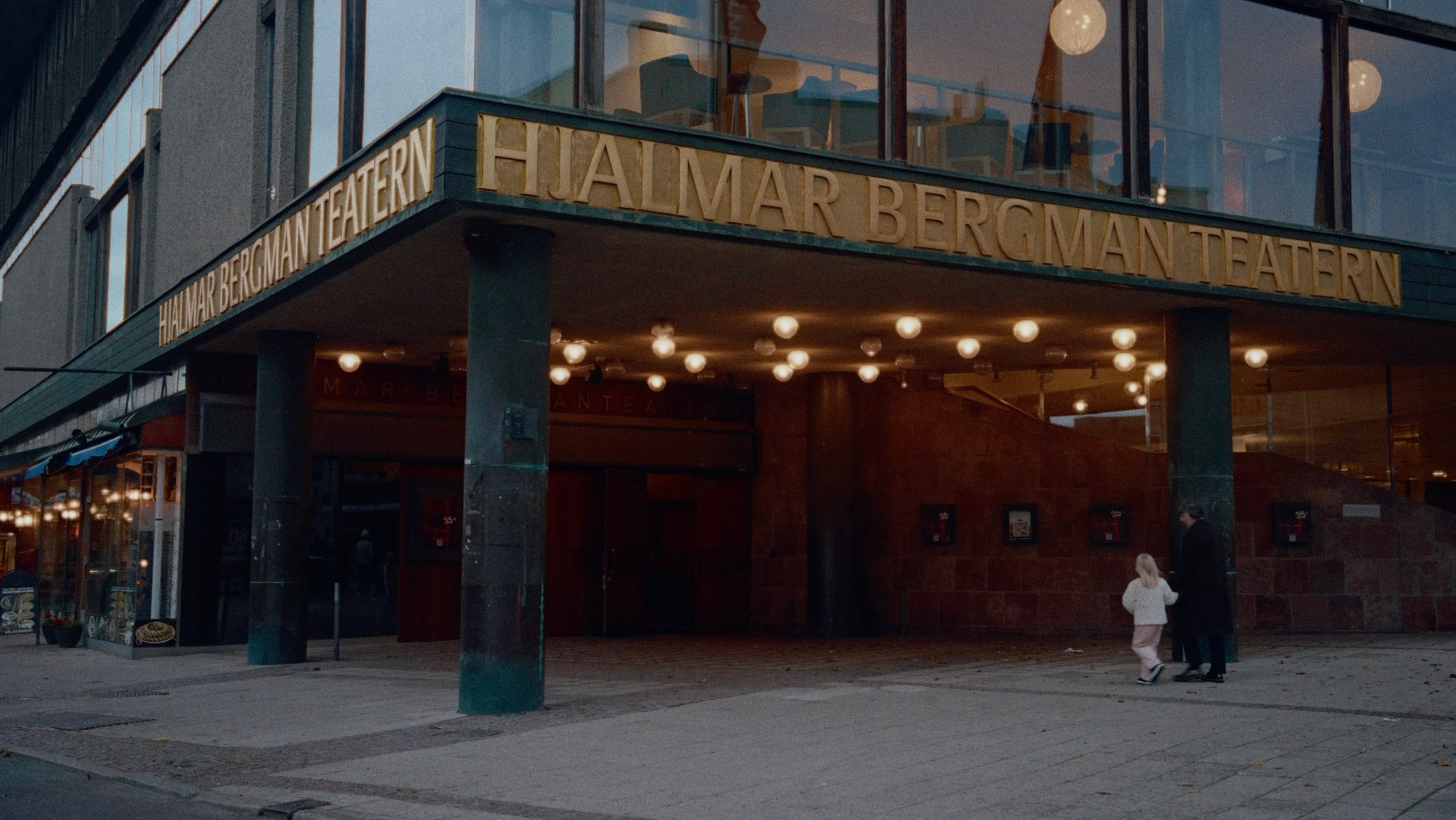 Örebro campaign photograph set at a theatre