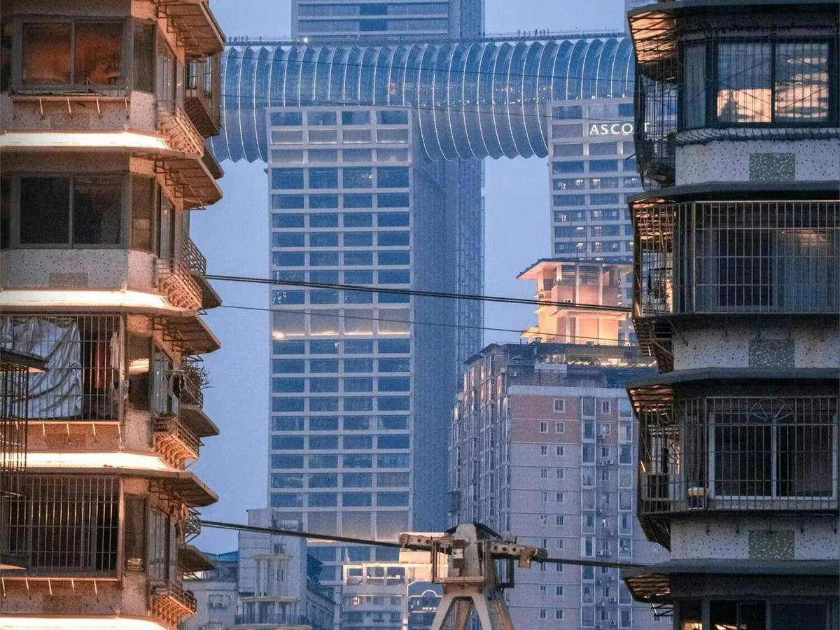 Skyline Wonders & Hidden Alleys