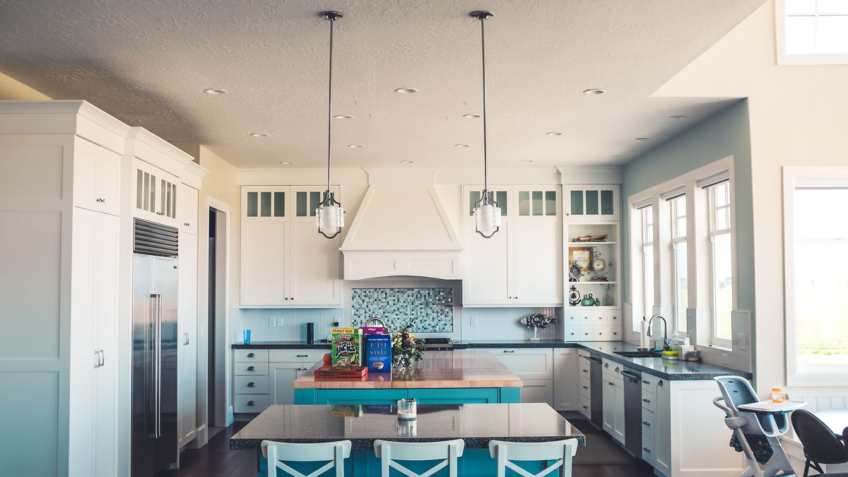 Preparing Your Aspen Home for Sale: Luxury Seller Checklist – Blue white kitchen interior (Unsplash)