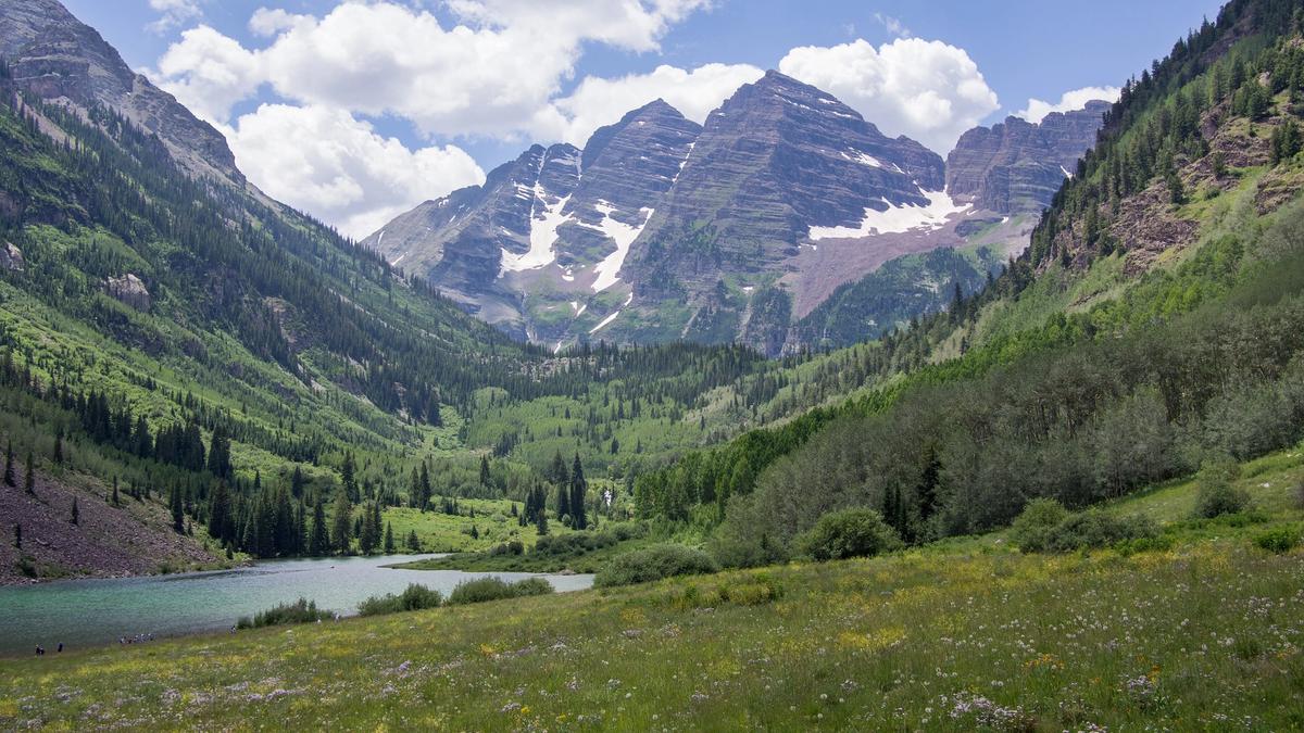Four-Season Living in Aspen Beyond Ski Season – Maroon Bells (11553)a