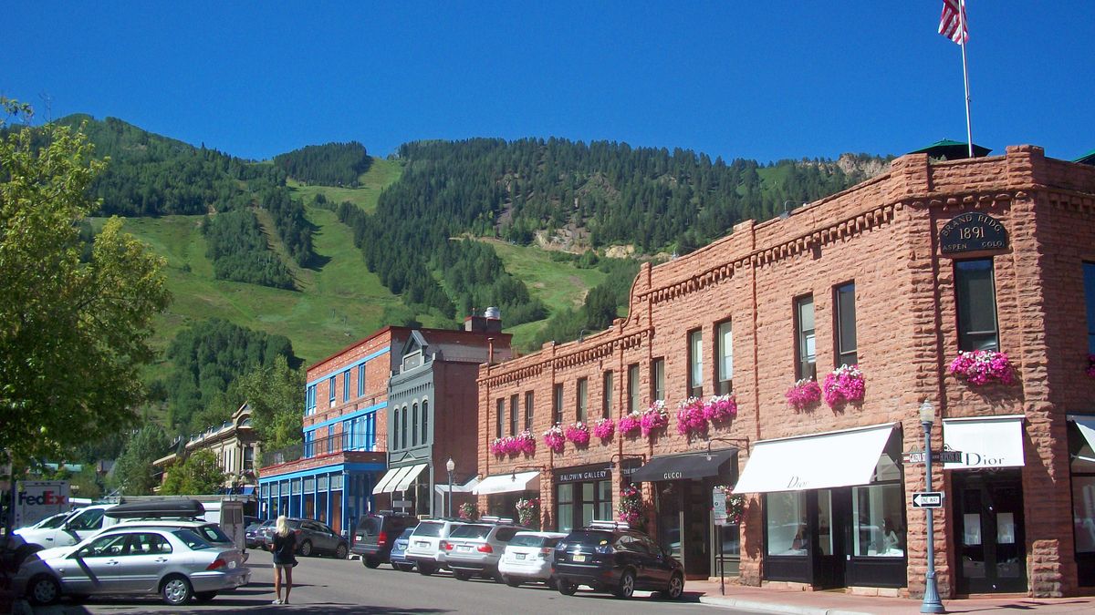 What to Know Before Relocating to Aspen Year-Round – Downtown Aspen, CO, with view to ski slopes