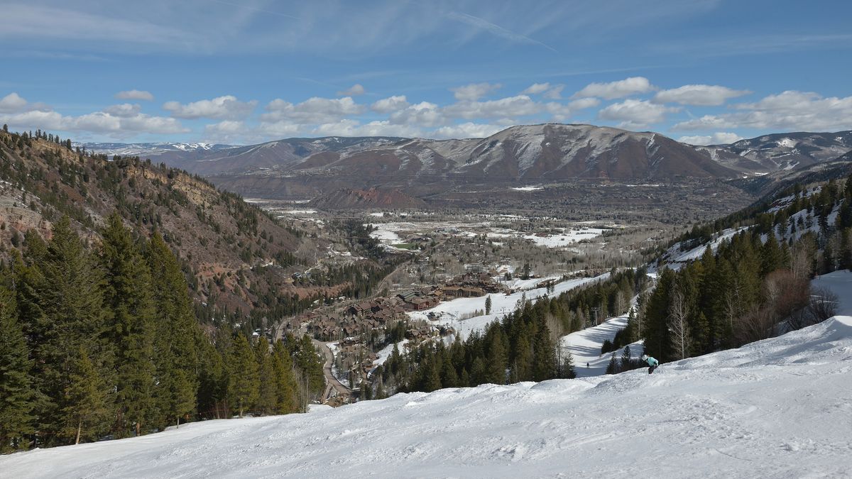 How to Evaluate Ski-In/Ski-Out Property in Aspen Snowmass – Aspen Highlands base area
