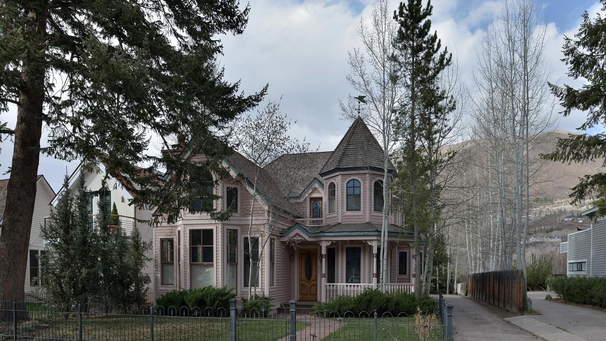 Aspen Homebuying Guide for First-Time Luxury Buyers – Aspen Victorian style house Hallam Street 3