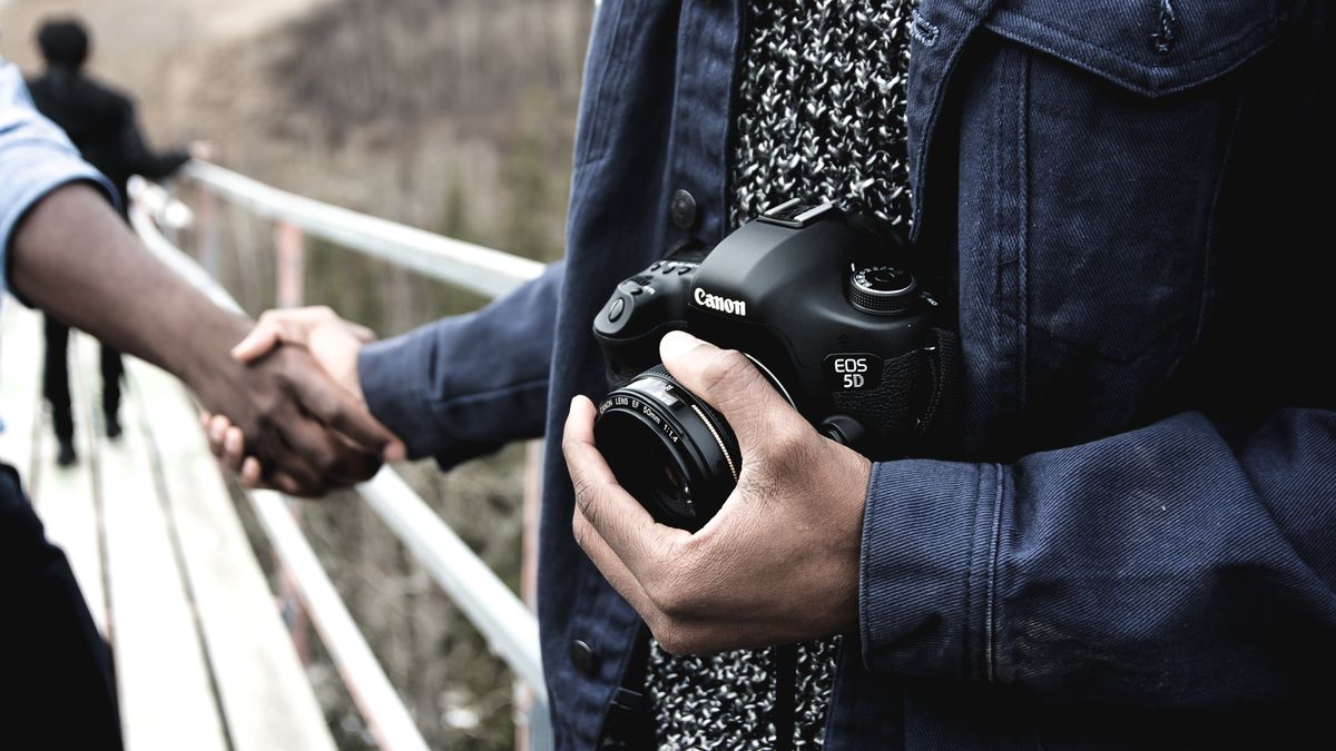 Photographing and Marketing Mountain Homes Online – Friendly Edmonton photographer (Unsplash)