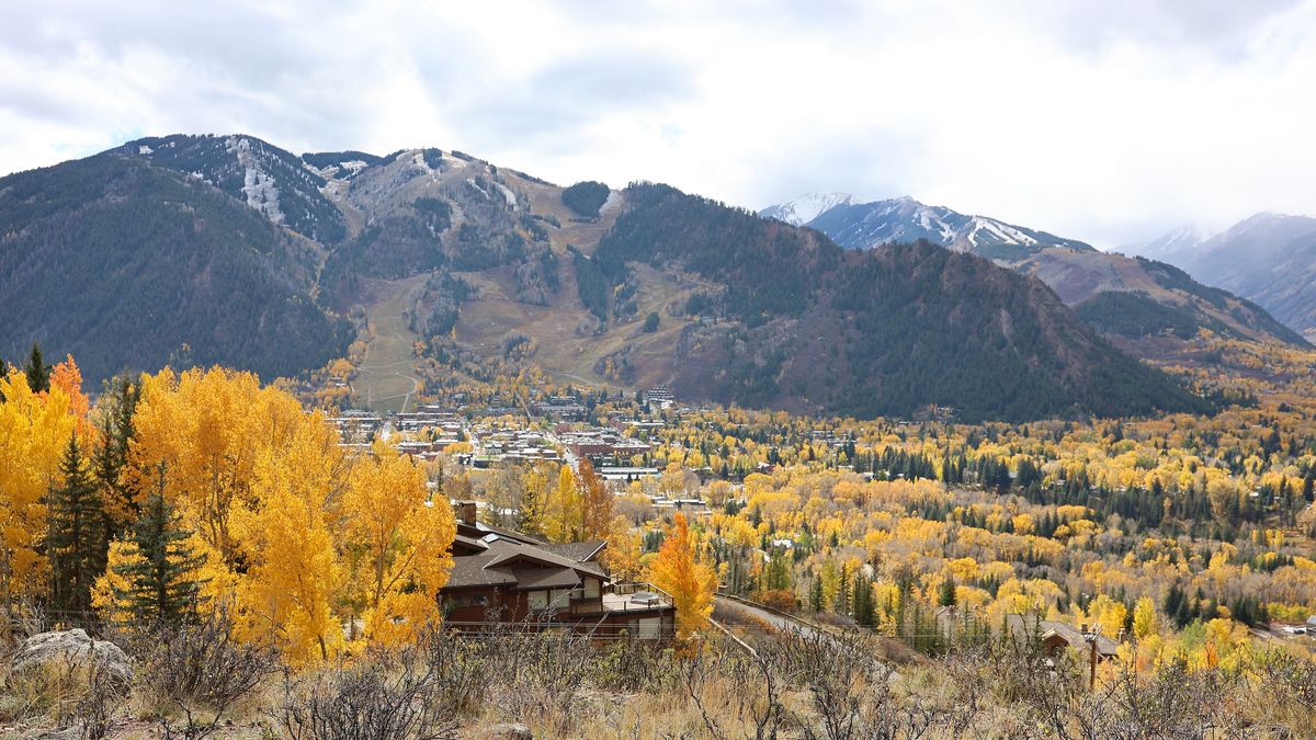 Roaring Fork Valley Real Estate Market Report — Q3 2025 | Aspen & Snowmass Insights – Aspen, Colorado in autumn