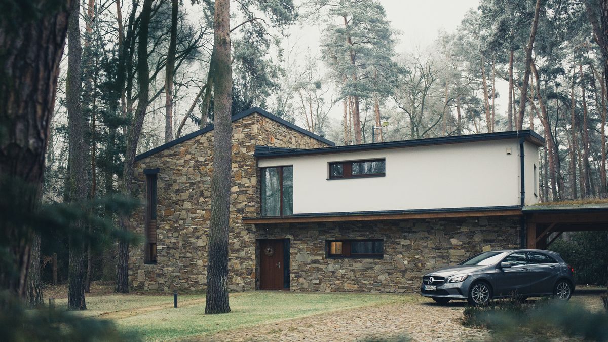 Lock-and-Leave Homes in Aspen: Design and Management – House in forest (Unsplash)