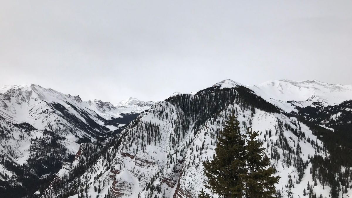 Snowmass Village 2023 Recap Market Stats – Snowmass mountain, April 2018, top of Bull Run
