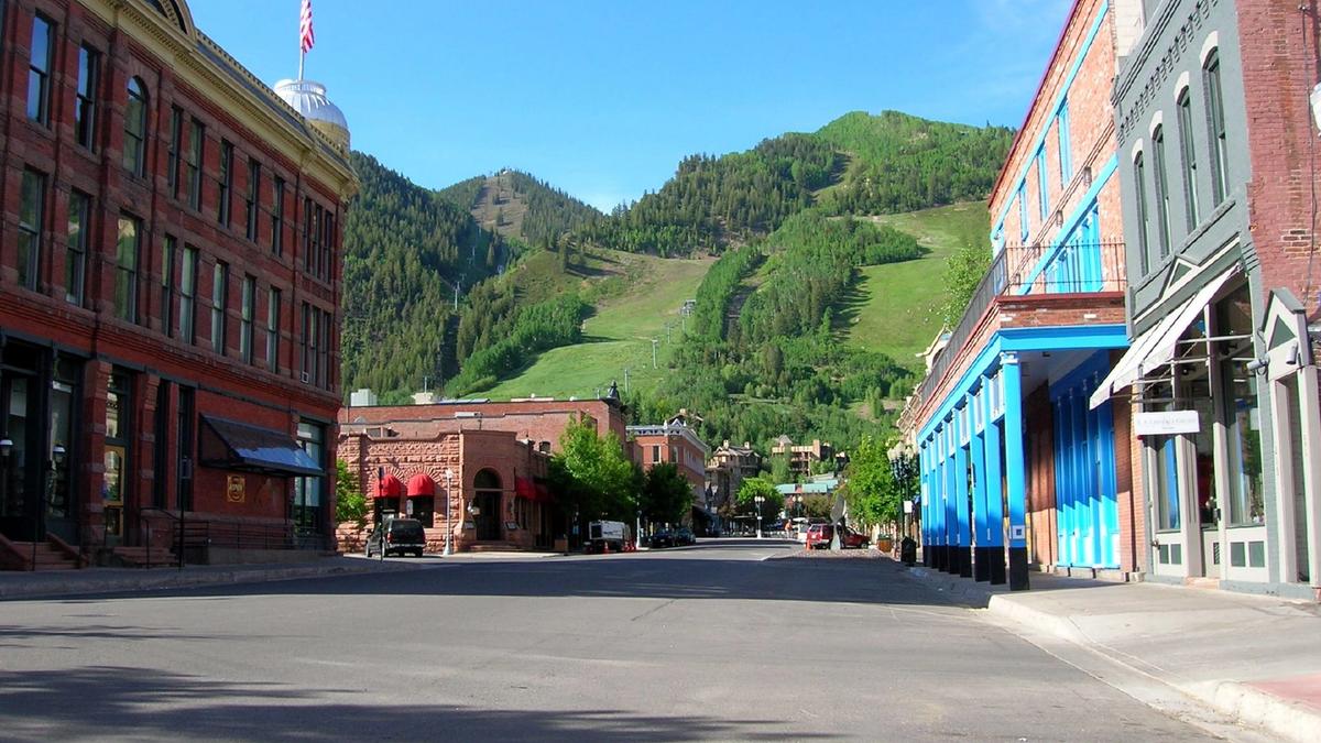 Aspen Core vs. Snowmass Base Village: Where Should You Buy? – Aspen CO downton