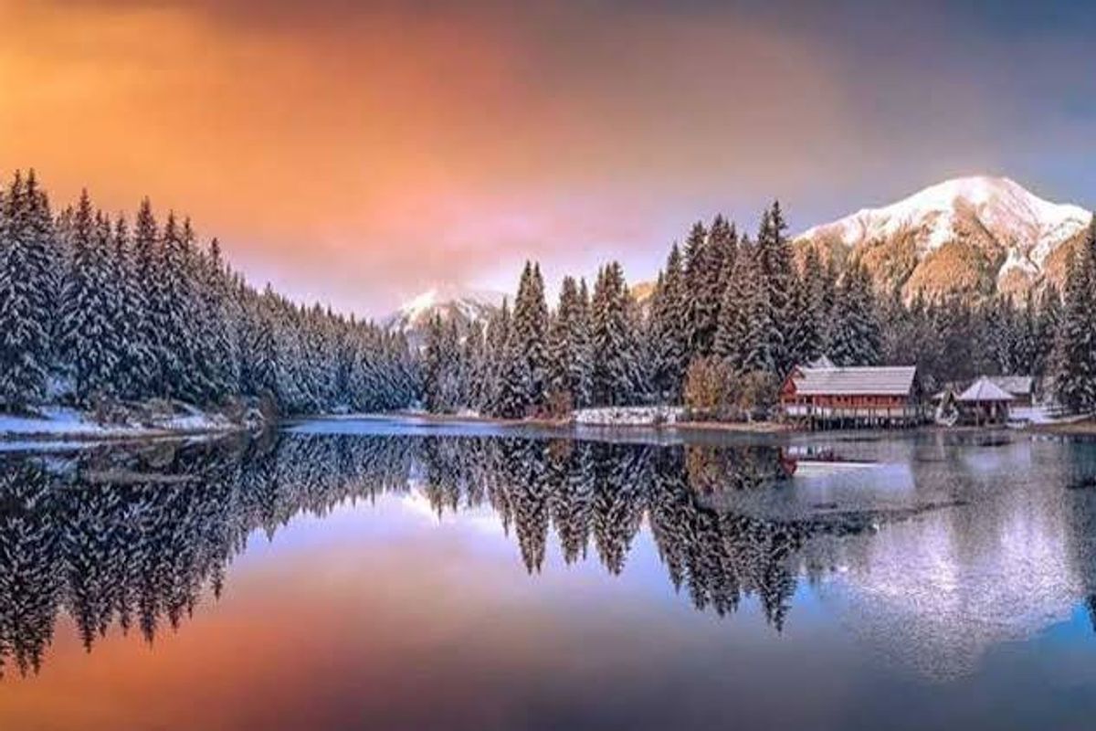 Dal Lake Houseboat