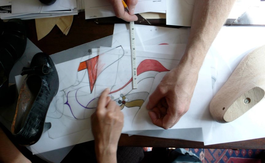 THE HANDS OF DESIGNER AND MAKER