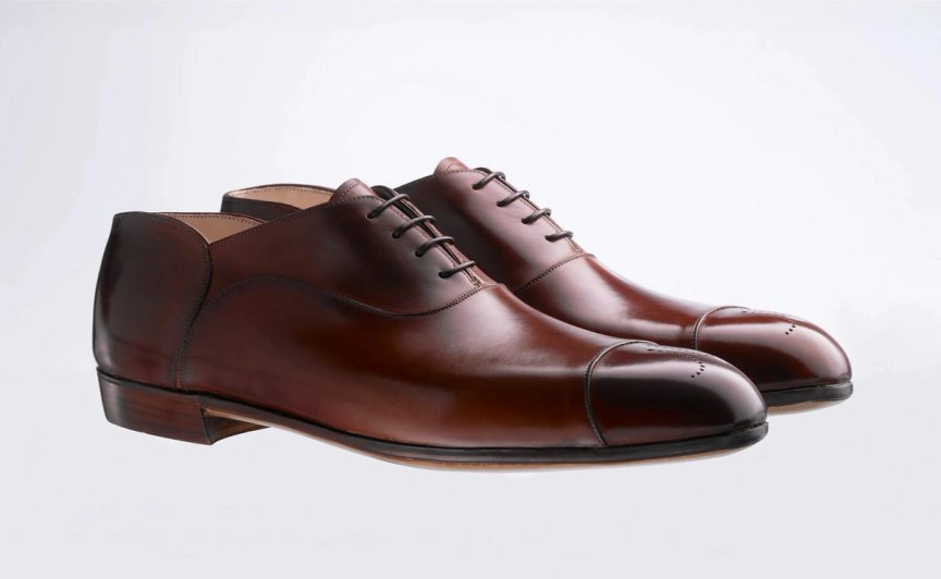THE HANDS OF DESIGNER AND MAKER