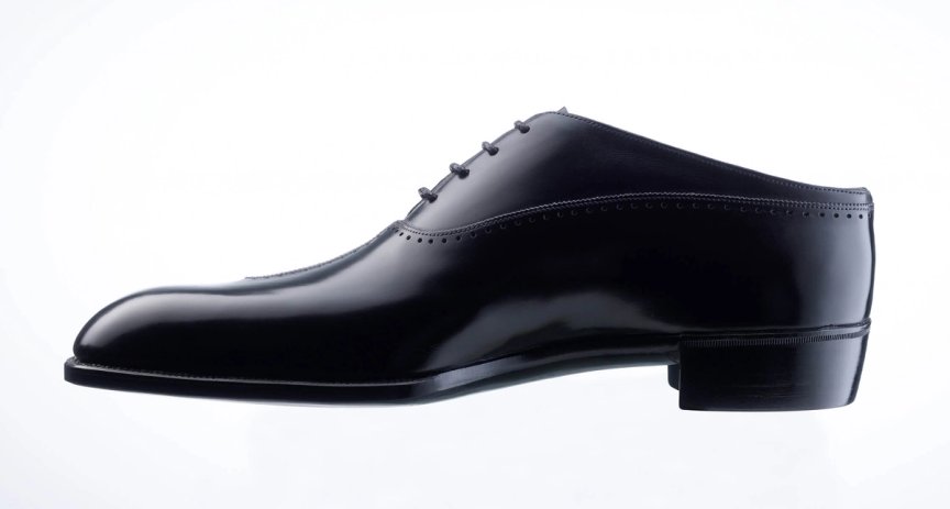 RETHINKING THE TRADITIONAL SHOE