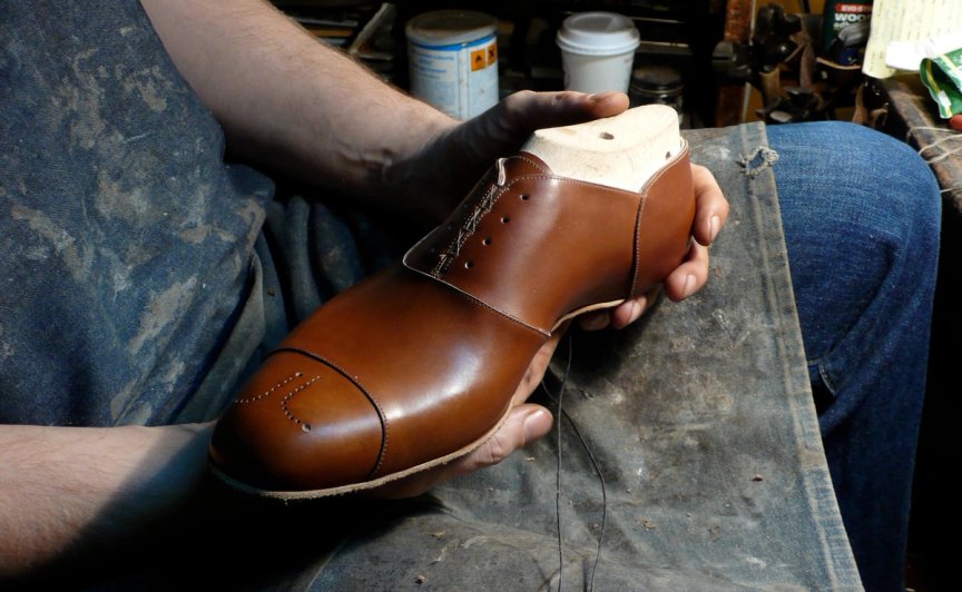 CONTOURS OF THE FOOT ACCENTUATED