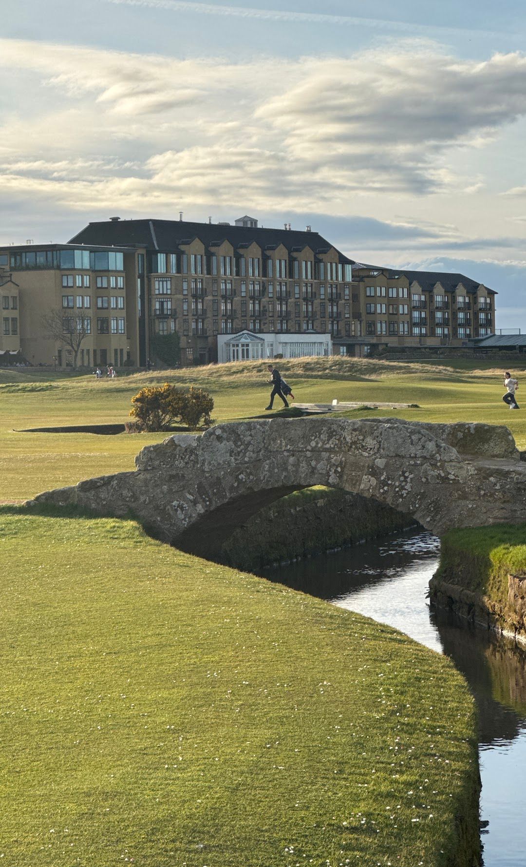 St Andrews Taxi Guide: Airport Transfers, Golf Tours & More