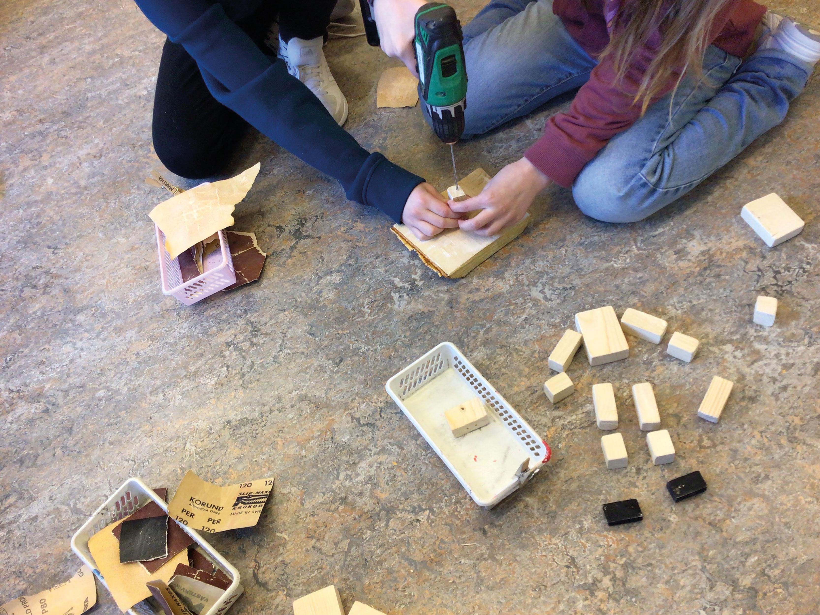 Under overskriften Bli med inn på verkstedet! skriver Line Bretten Aukrust om hva hun legger vekt på i arbeidet med tre på 1.-4. trinn.