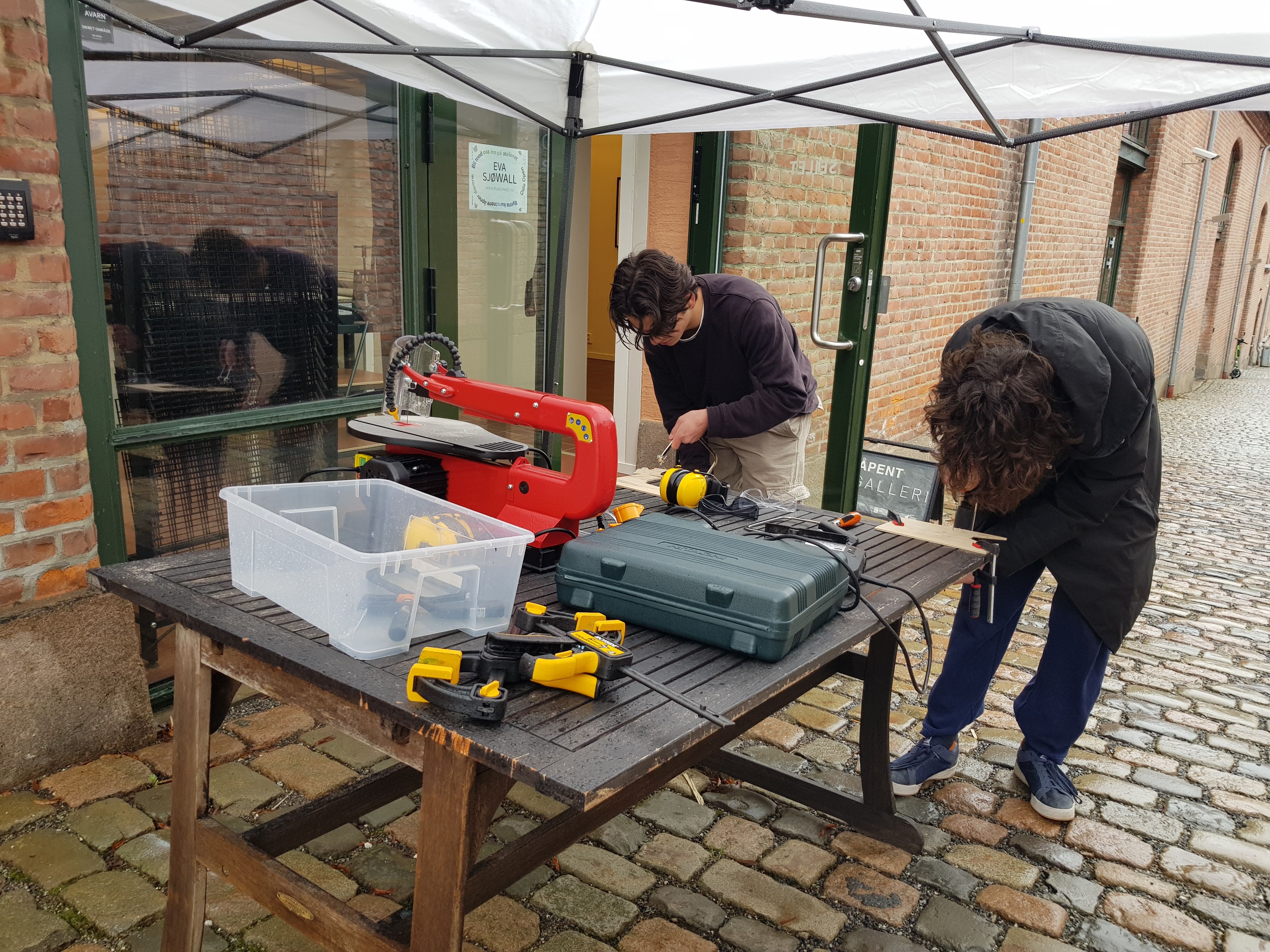 Vi gikk til innkjøp av en kontursag. 