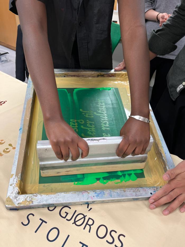 Kurs i silketrykk - Kunst og design i skolen
