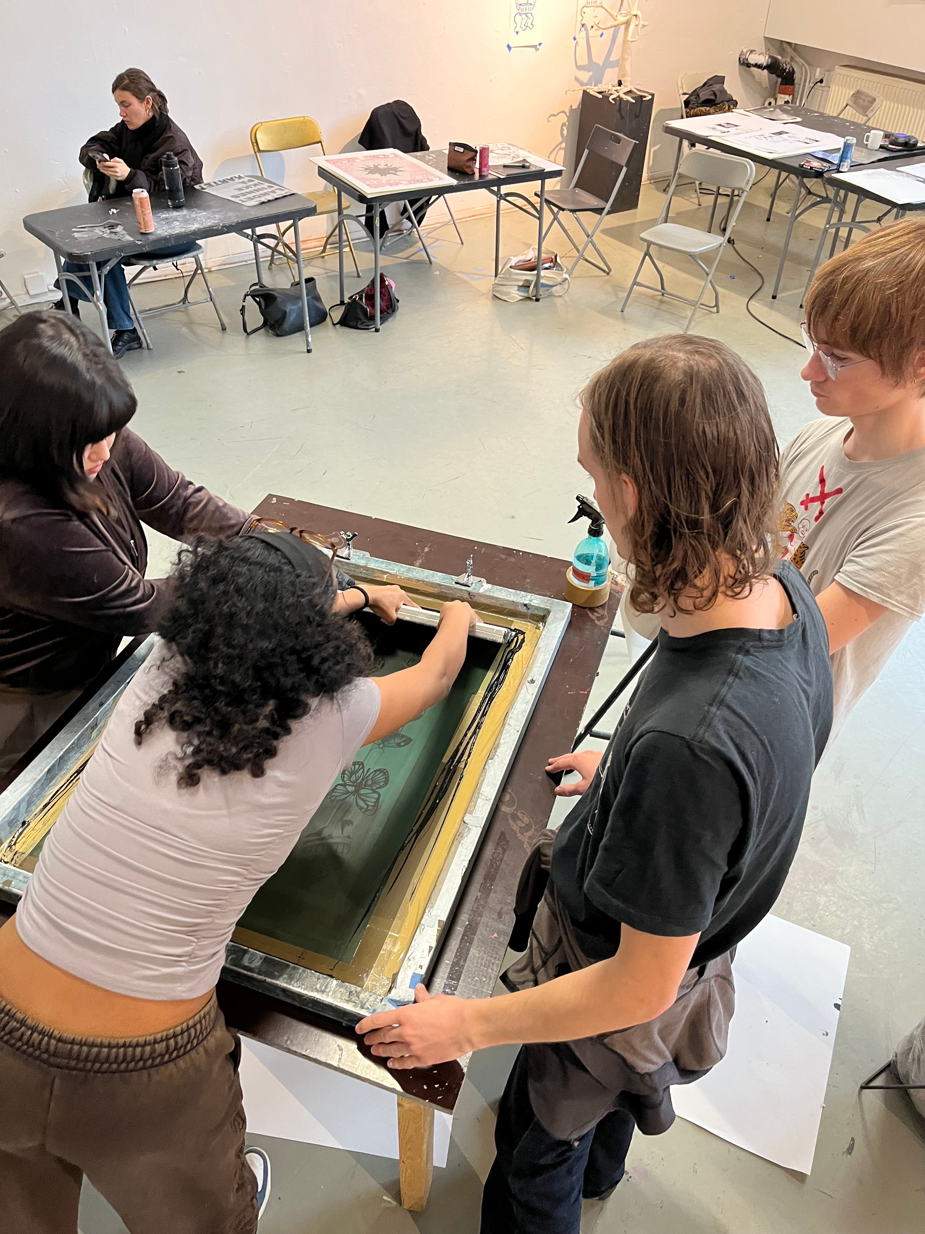 Kurs i silketrykk - Kunst og design i skolen