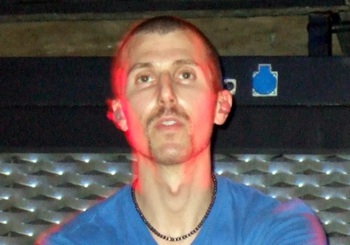 Josh Wink performing behind the decks in 2007