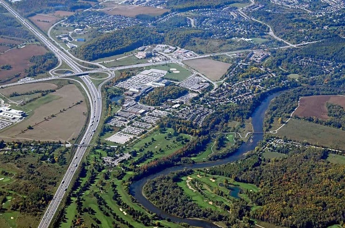 River stormwater affected by algae eutrophication