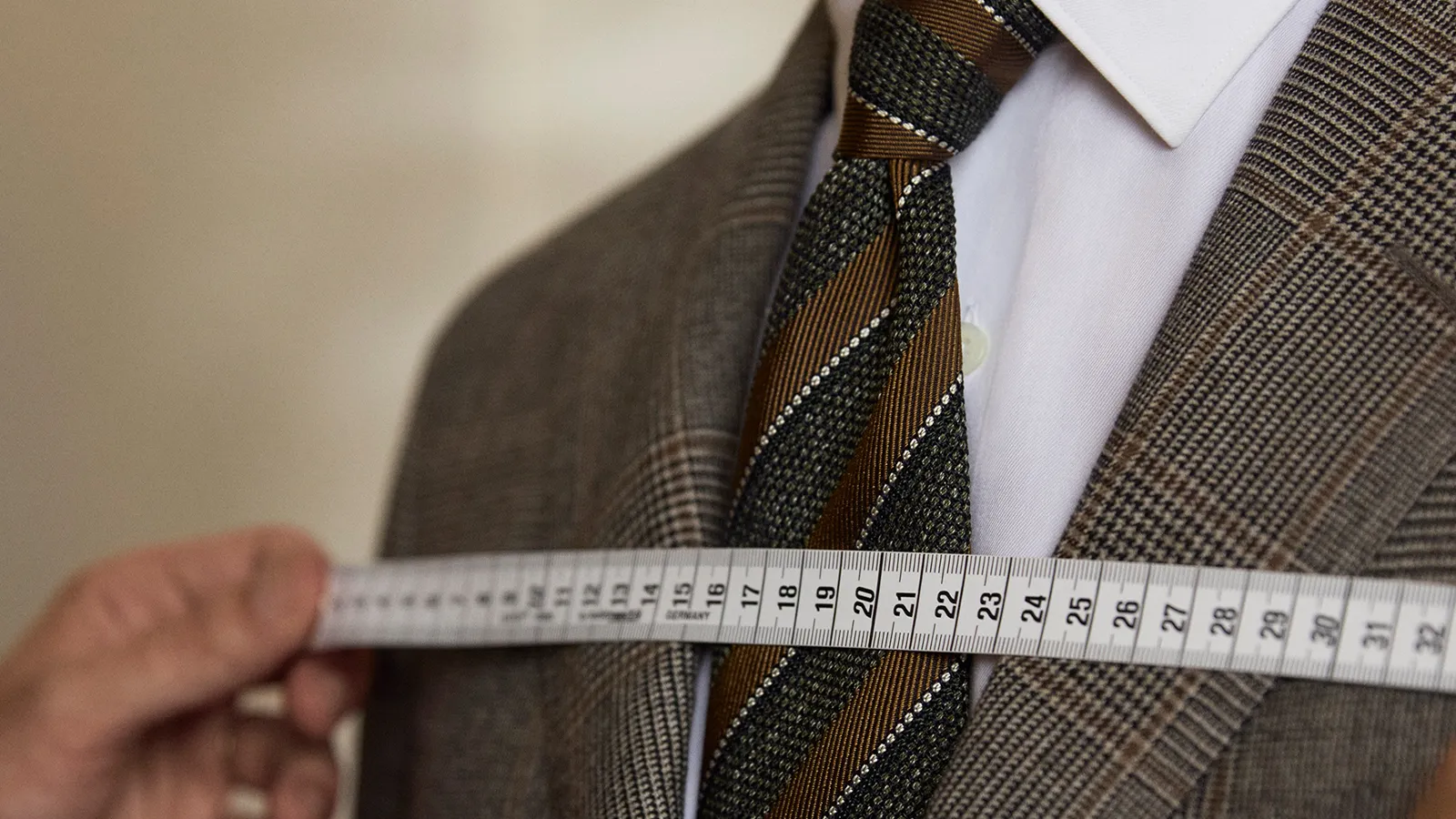 Derfor bør du velge målsydd dress