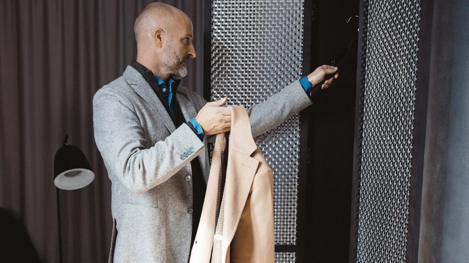 Slik oppbevarer du klærne dine i garderoben