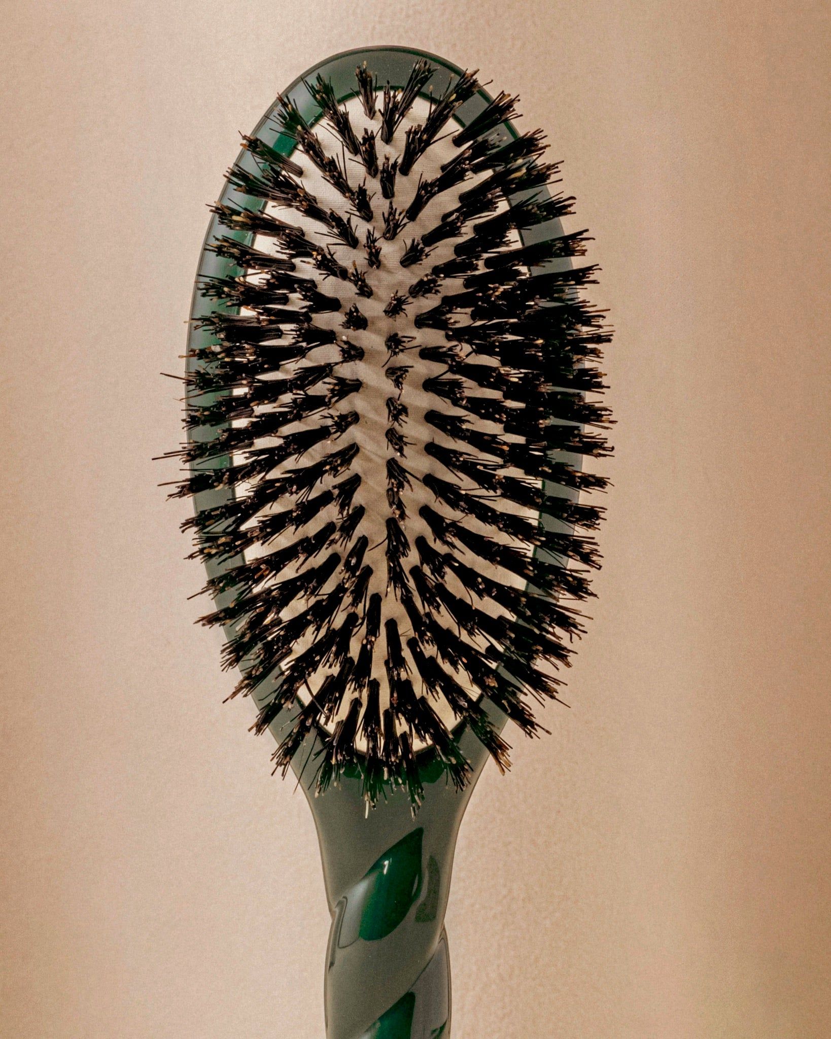 Close-up of the N.01 boar bristles set in a soft rubber cushion