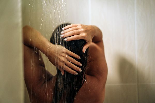 How To Take A Shower The Right Way To Keep Your Hair Healthy