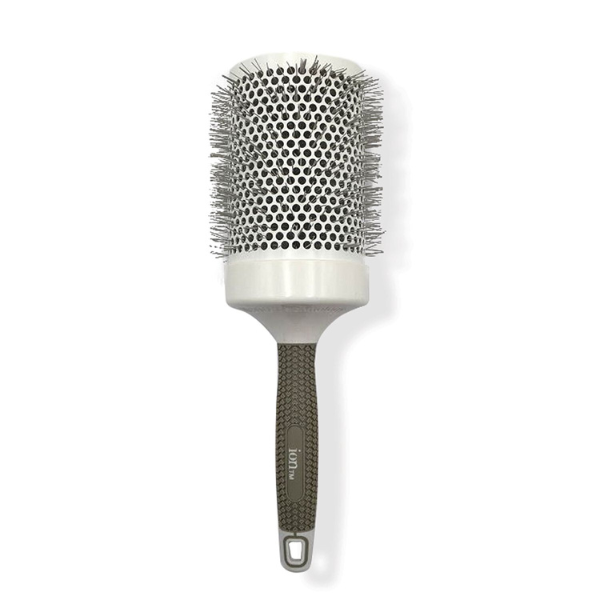 The GHD Ceramic Vented Radial Brush Gave Me the Perfect '90s Blowout