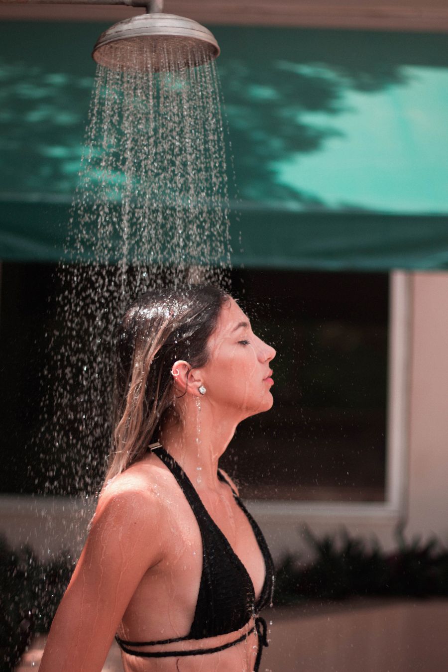 Choosing the Right Temperature for Washing Your Hair