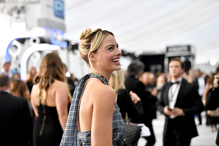 26th Annual Screen Actors Guild Awards - Red Carpet LOS ANGELES, CALIFORNIA - JANUARY 19: Margot Robbie attends the 26th Annual Screen Actors Guild Awards at The Shrine Auditorium on January 19, 2020 in Los Angeles, California. 721313 (Photo by Emma McIntyre/Getty Images for Turner)