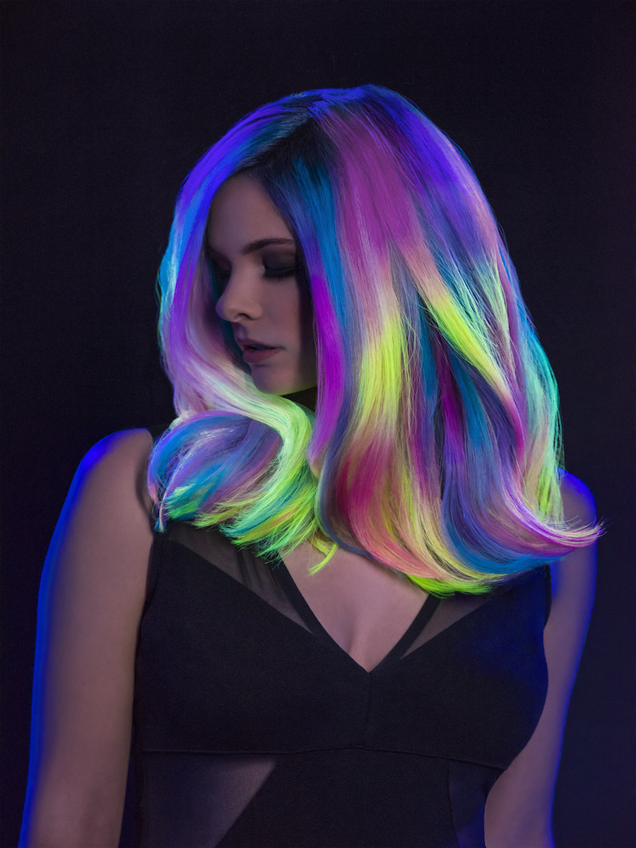 Women Get Glow-In-The-Dark Hair 