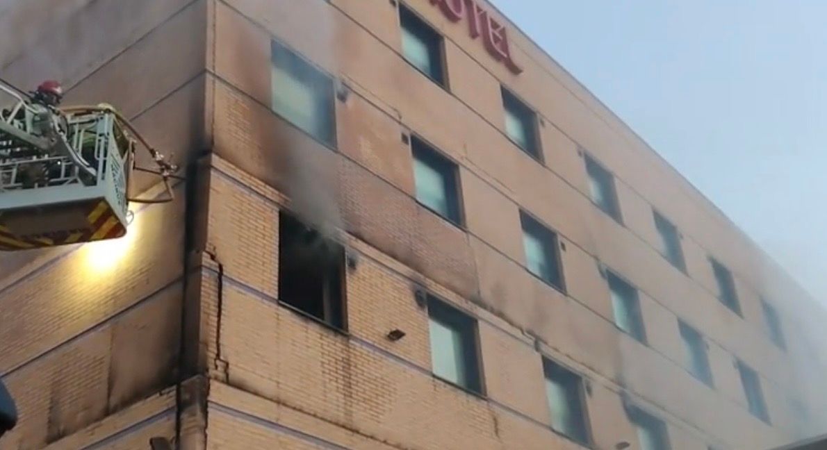 В Центре Малаги сгорело кафе и часть отеля Ibis