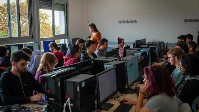 Каталония открыла две новые базы вакансий для учителей