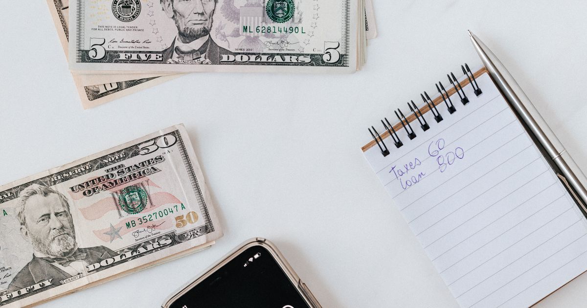 10 Smart Ways to Save Money Shopping in UAE in 2024