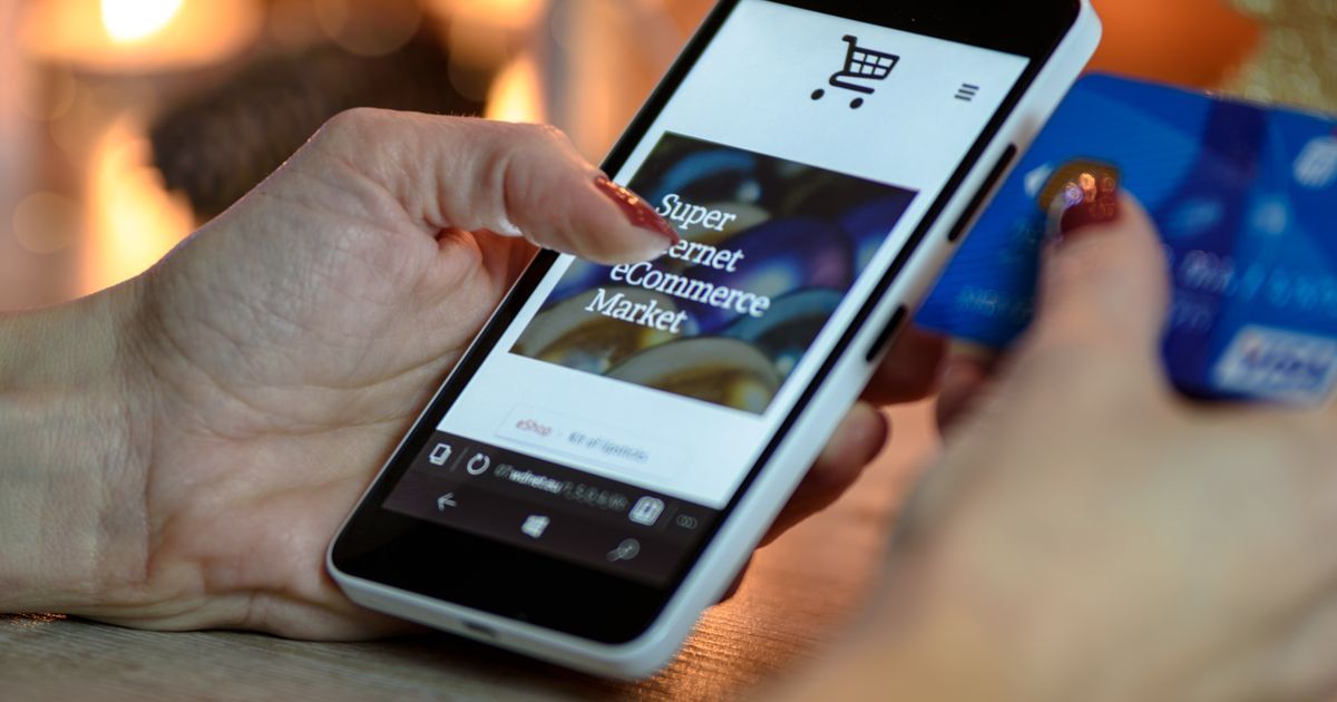 Online vs In-Store Shopping in UAE: Pros, Cons & Best Deals