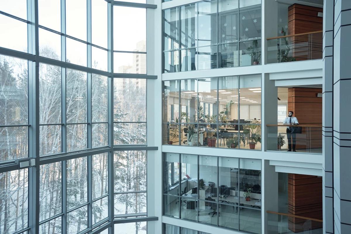 immeuble de coworking avec des plateaux indépendants à chaque étage